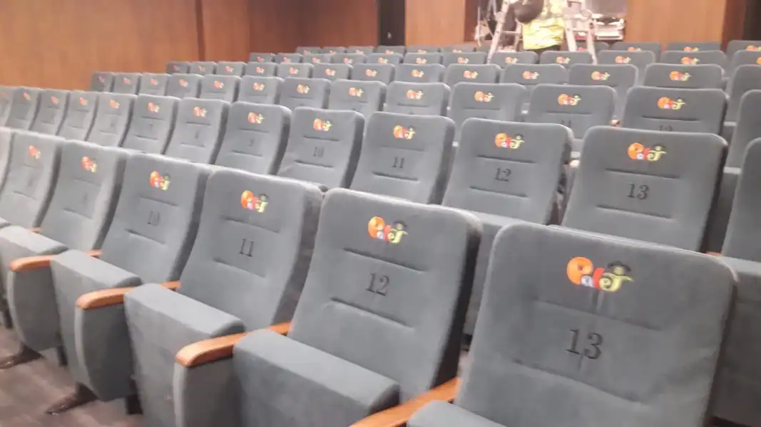 referanspeletokullarivipkonferanskoltuklari004 | aldekon stadyum koltukları